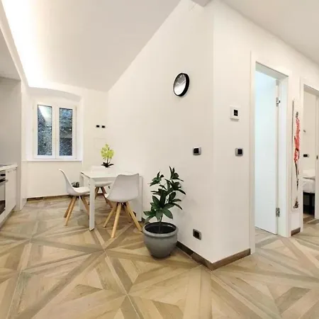 Prisma Suite, A Due Passi Dalla Stazione * Triest