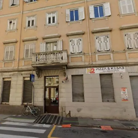 Prisma Suite, A Due Passi Dalla Stazione דירה *